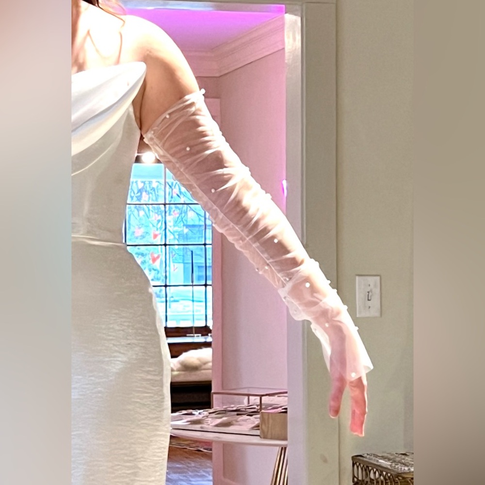 Untamed Petals bridal gloves with pearls